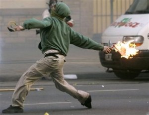 Lancé sans gants et fronde dans la main gauche... 