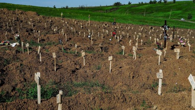 nouvelles-tombes-dans-un-cimetiere-de-la-ville-de-marioupol-ukraine-le-2-juin-2022_6354730